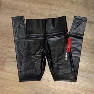 CARBON38 LEGGINGS - Shiny high rise leggings in perfect condition!!